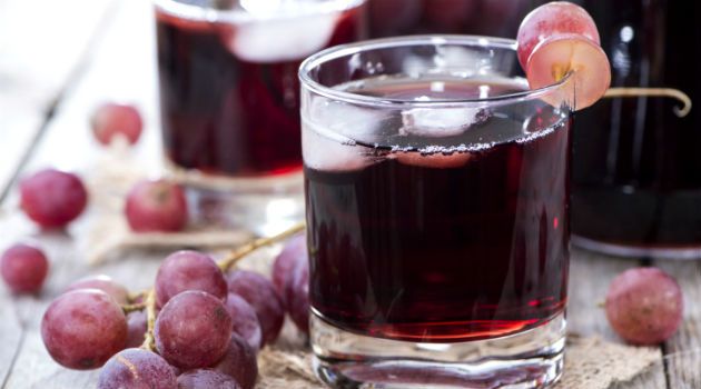 Sucos saudáveis uvas roxas